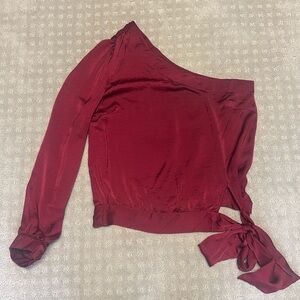 Adorable silk top by Glam